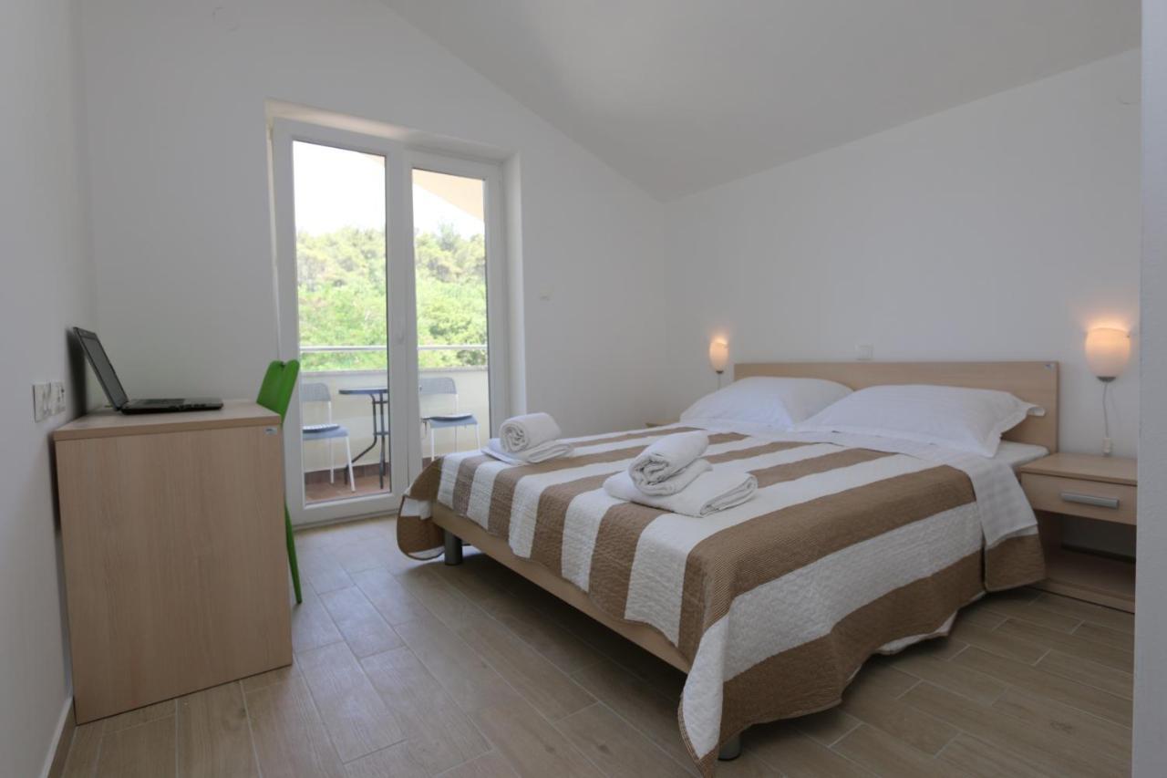 Apartments Sucic Iva I Tea Soline  Exteriör bild